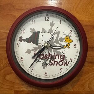 Peanuts Snoopy/Woodstock Dashing Through The Snow Musical Clock Plays Theme Song